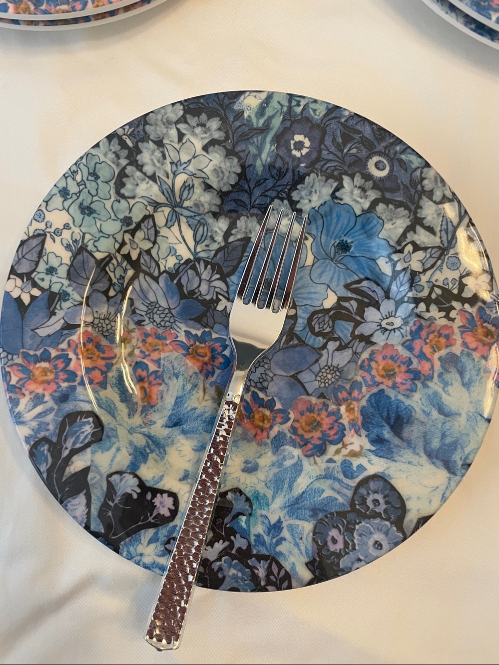 Williams Sonoma Michelle Kim Watercolor Plastic Outdoor Plates (5) - Picture 2 of 10